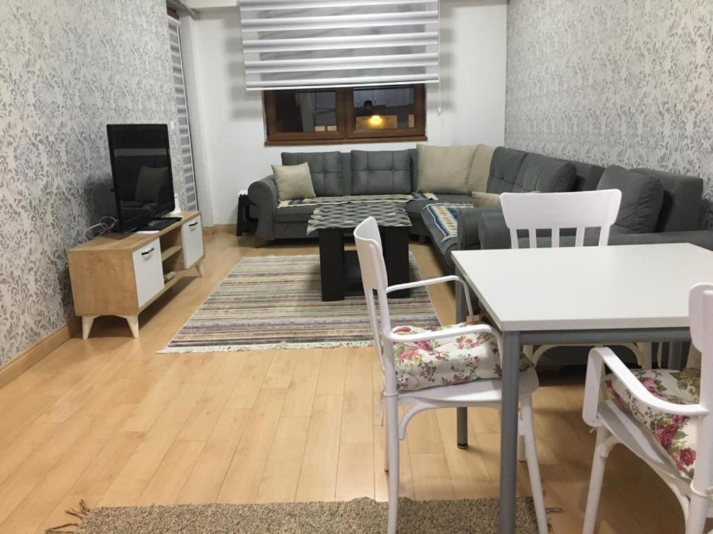 Two Rooms And Kitchen, Bathroom With Balcony Apartment Üsküp Dış mekan fotoğraf