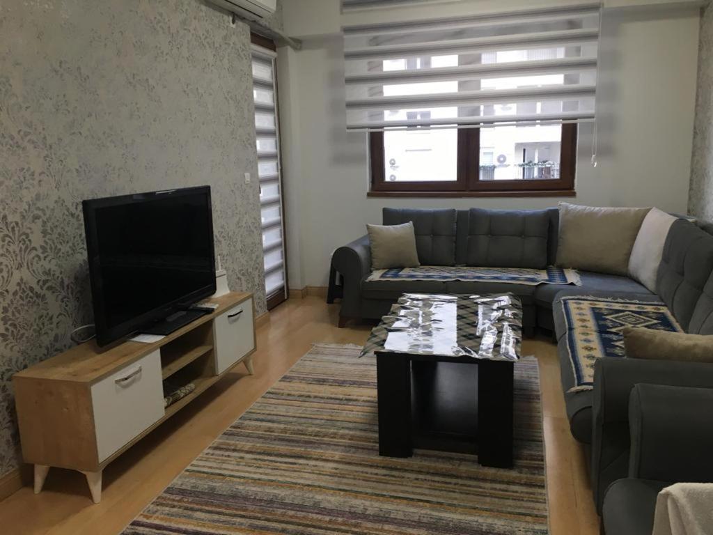 Two Rooms And Kitchen, Bathroom With Balcony Apartment Üsküp Dış mekan fotoğraf