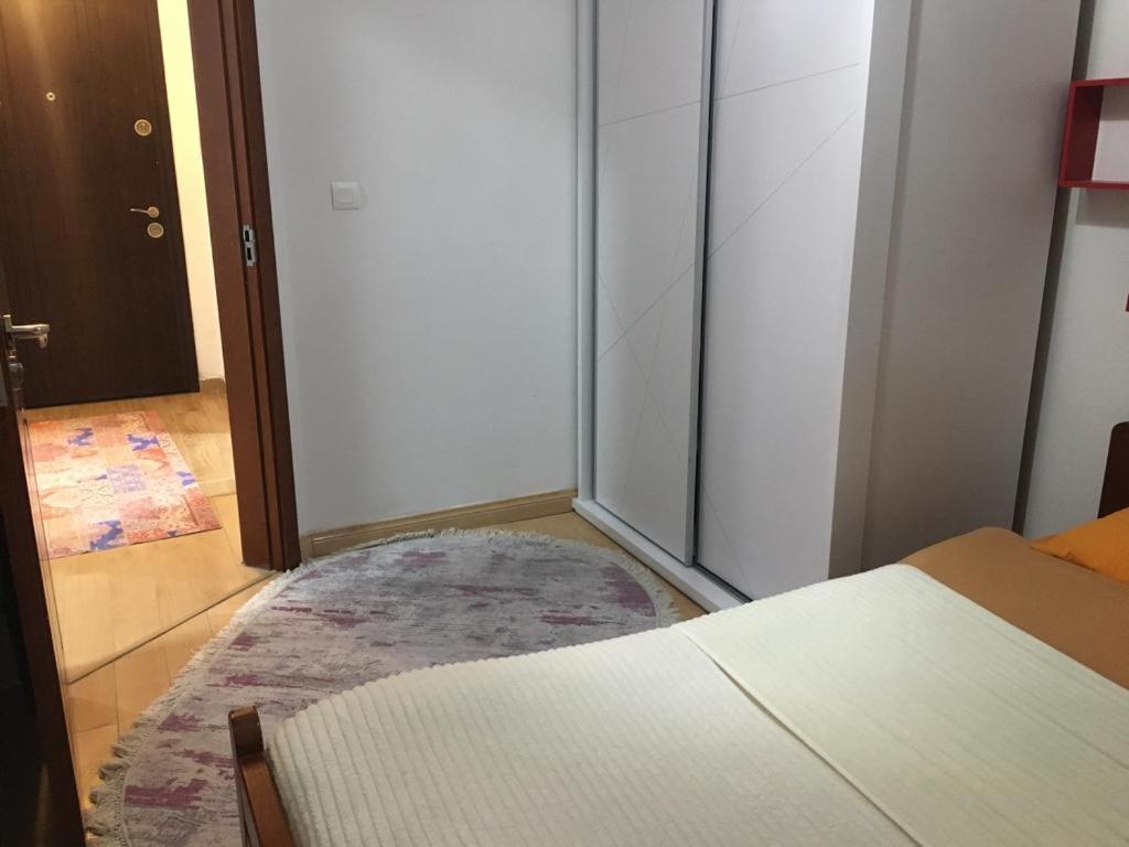 Two Rooms And Kitchen, Bathroom With Balcony Apartment Üsküp Dış mekan fotoğraf