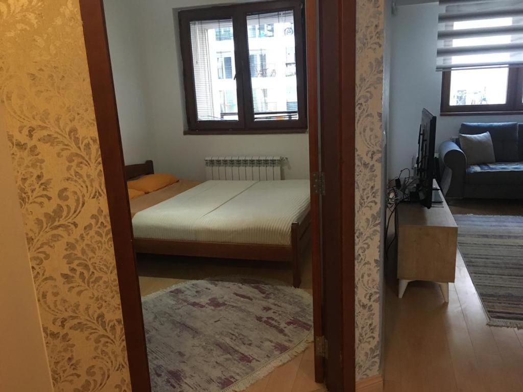 Two Rooms And Kitchen, Bathroom With Balcony Apartment Üsküp Dış mekan fotoğraf