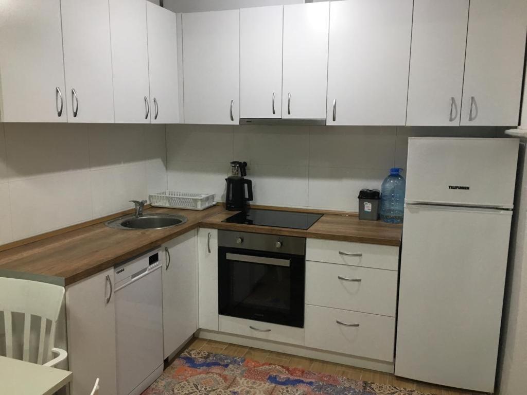 Two Rooms And Kitchen, Bathroom With Balcony Apartment Üsküp Dış mekan fotoğraf