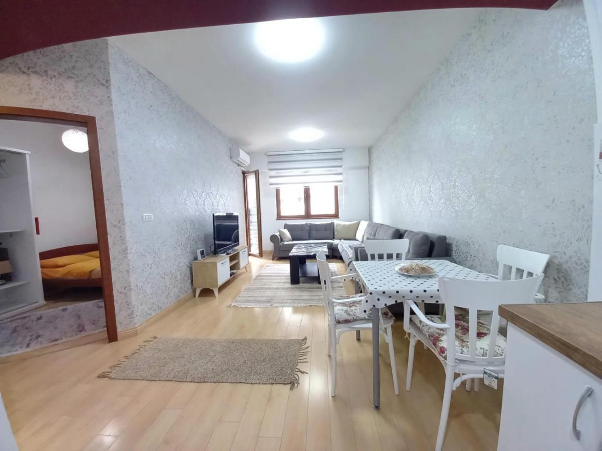 Two Rooms And Kitchen, Bathroom With Balcony Apartment Üsküp Dış mekan fotoğraf