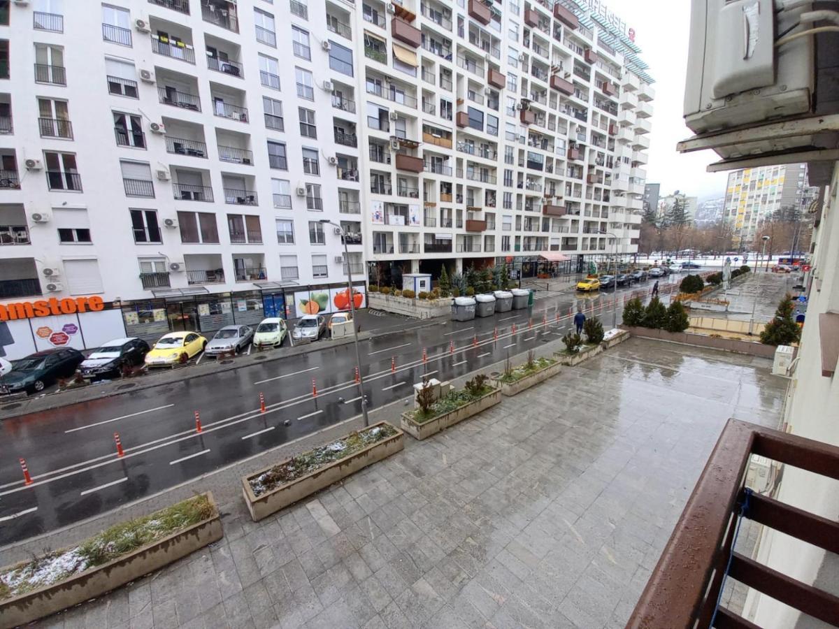 Two Rooms And Kitchen, Bathroom With Balcony Apartment Üsküp Dış mekan fotoğraf