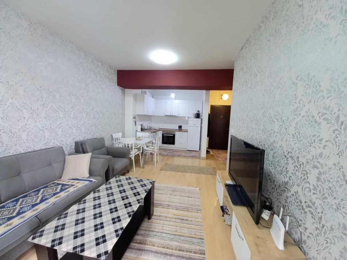Two Rooms And Kitchen, Bathroom With Balcony Apartment Üsküp Dış mekan fotoğraf