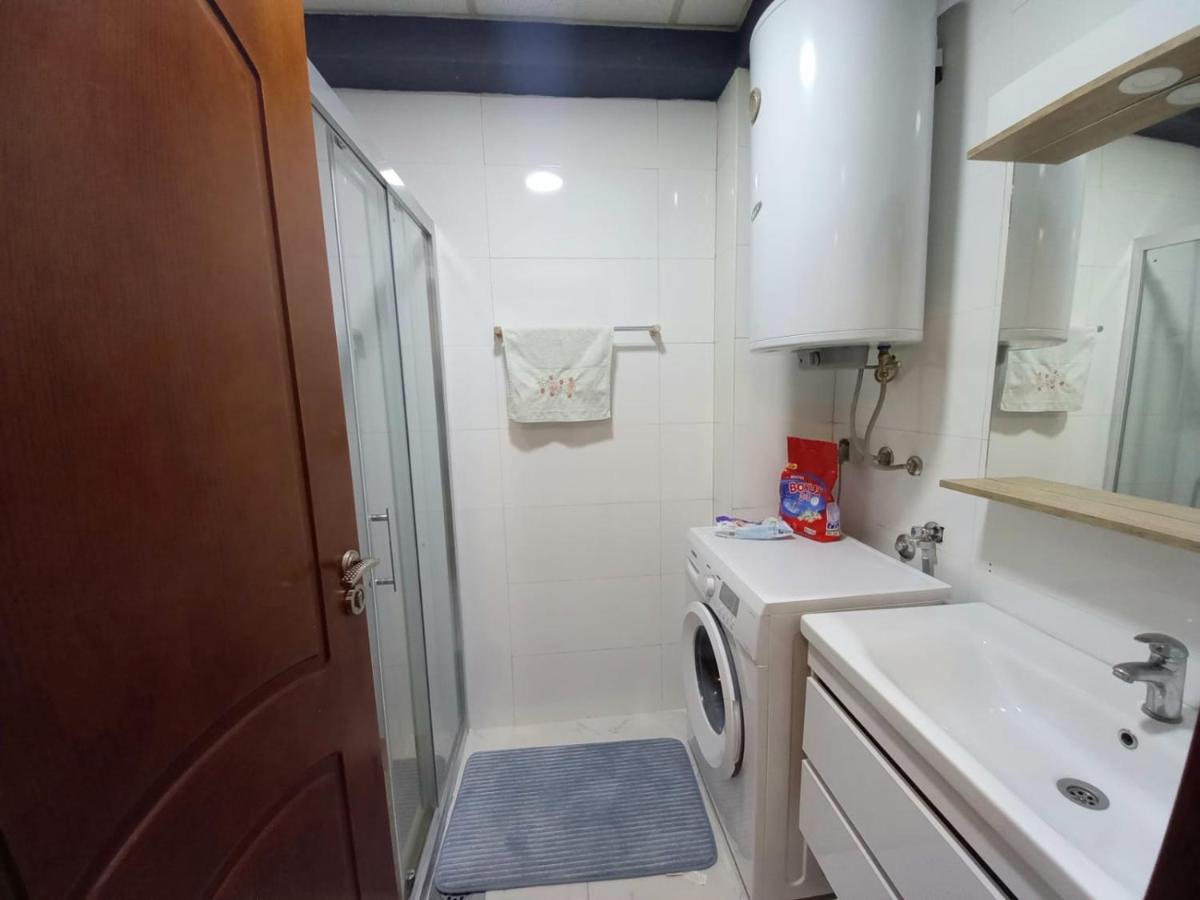 Two Rooms And Kitchen, Bathroom With Balcony Apartment Üsküp Dış mekan fotoğraf