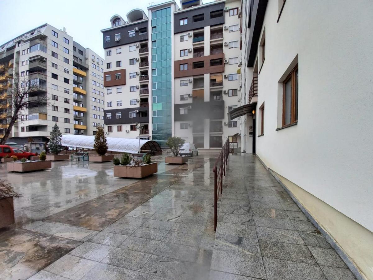 Two Rooms And Kitchen, Bathroom With Balcony Apartment Üsküp Dış mekan fotoğraf